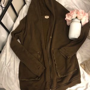 B1G1F 🌸 Wilfred Aritzia Wrap/Zip Up Sweater 🌸